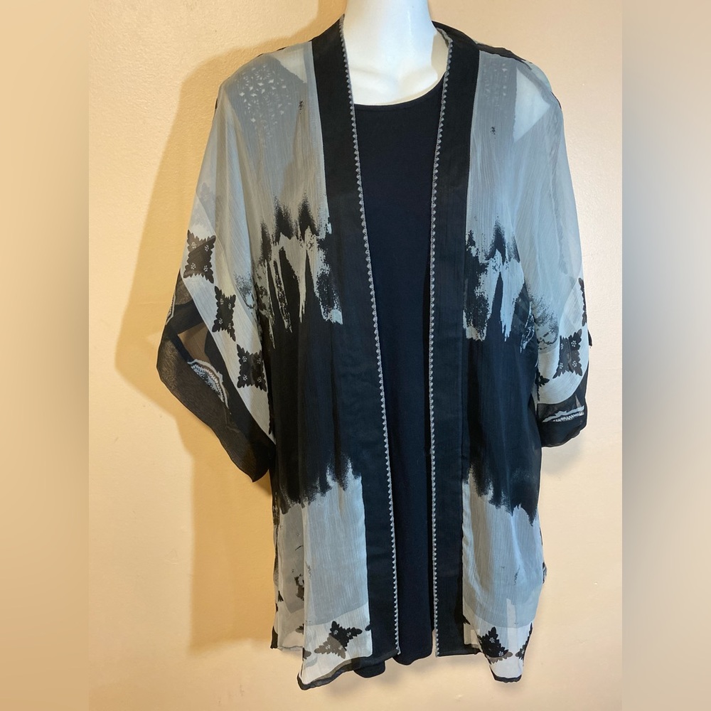 RICKI’S Grey & Black 3/4 Sleeve Kimono Coverup Abstract Tribal print